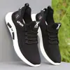 Sapatos Verão 2025 Sapatos de Malha Respirável Sapatos de Pai Masculinos Esportivos e de Lazer Versáteis Antiderrapantes Solado Macio Sapatos Brancos