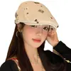 Gorra Artística Única de Algodón y Lino para Mujer, Bordado de Gato Lindo Estilo Japonés, Gorra de Béisbol Reversible con Acabado de Alta Gama, Gorra de Boina