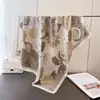 Lenço Quadrado Grande Estilo Francês em Seda Falsa com Estampa Floral Vintage, Xale Profissional Versátil, Lenço com Padrão Floral Diagonal, Lenço de Cabeça para Mulheres