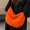 Bolsa Transversal Nova Estilo Outono e Inverno com Padrão Losango, Design de Nicho, Bolsa de Ombro Único Feminina, Simples e Moderna para o Dia a Dia, Bolsa de Grande Capacidade Estilo Bolinho
