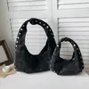 Bolso cruzado casual de alta gama estilo coreano con tachuelas, diseño elegante, versátil y elegante, bolso de hombro de gran capacidad para el trabajo para mujer