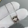 Collar Calidoscopio Cintura Delgada, versión de alta gama V-oro con bordes de cuentas e incrustaciones de diamantes, Pulsera Calidoscopio Van Cleef fabricada con precisión CNC, versátil y de nicho
