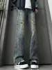 Jeans lavados rasgados estilo americano para hombres y mujeres, diseño con vibra distressed de alta calle, pantalones de pierna recta elegantes y casuales