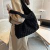 Grande Capacidade Shopping Bag Bag Women's Summer 2022 Nova moda All-match Commuter High-end Shoulder Bag Plaid Tote Bag