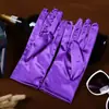 Suministro directo de fábrica accesorios de ropa corta para adultos guantes tela satinada brillante elástica guantes de joyería para etiqueta de boda