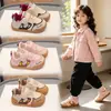Zapatillas para niños para niñas con cierre de velcro, zapatos casuales con suelas suaves, zapatillas deportivas antideslizantes, versátiles para primavera y otoño, zapatos para niños pequeños