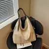 Bolsa casual de lunares de gran capacidad para mujer, nuevo modelo 2026, ligera y versátil, adecuada para el trabajo, bolso de hombro, bolsa de lona, bolsa tote