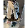 Además, la nueva colección de otoño presenta un chaleco de mezclilla de cuello redondo holgado, elegante y casual, con bolsillos, estilo yuppie MQ1751