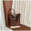 Nova bolsa de ombro de camurça transfronteiriça, grande capacidade, estilo casual hobo bag, bolsa de ombro moderna e estilosa para mulheres, atacado personalizado