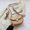 Bolsa pequena semicircular moda feminina ins Bolsa de sela estilo ocidental 2023 nova bolsa de mensageiro de fita fresca para todos os jogos