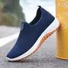 Novos Tênis Casuais de Moda Slip-On para Primavera e Outono para Homens e Mulheres, Tênis de Corrida Planos de Cano Baixo para Pessoas de Meia-Idade e Idosos