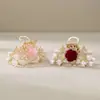Pinza para el pelo vintage de rosa roja y lirio del valle con mariposa tachonada de diamantes y pinza de tiburón, un sofisticado accesorio para el cabello para crear un recogido elegante, perfecto para novias