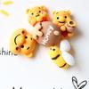 Accesorios de resina diy caricatura tarro de miel oso amarillo pequeño abeja pequeña carcasa de teléfono móvil decoración de belleza caja de almacenamiento refrigerador