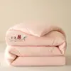 Colchas de algodão Xinjiang grau A, incluindo colchas de primavera/outono, colchas de inverno com enchimento mais espesso, colchas de solteiro, colchas para presente e roupas de cama para dormitórios estudantis, disponíveis para atacado