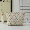 Nova Bolsa de Cosméticos de Flores de Viagem Pequeno Armazenamento Floral Portátil Acolchoado Ins Washery Bolsa de Armazenamento de Cosméticos