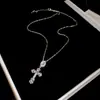 Colar com Pingente de Cacho de Flores de Pérola, Corrente de Clavícula com Design Exclusivo, Simples e Fashion, Acessório Luxuoso e Versátil para Roupas de Noite