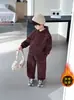 Ropa de Invierno para Niños Conjunto de Sudadera Forrada de Polar Estilo Coreano Ropa Deportiva Atractiva para Niños Conjunto Grueso de Dos Piezas para Bebés y Niños Pequeños Ropa Urbana Fresca