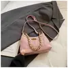 Bolsa Fashion Color Sólido para Mulheres 2025 Nova Bolsa Acolchoada com Corrente Textura Elegante Fashion Bolsa de Ombro Único Transversal Sob o Braço
