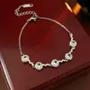 Pulseira Trevo de Quatro Folhas com Zircônia e Madrepérola Luxo Acessível Pulseira Elegante de Alta Qualidade 2026 Novo Estilo Quente Pulseira Atacado para Mulheres