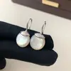 Brincos Redondos de Madrepérola Branca Natural 2026 Novo Estilo Popular Ganchos de Orelha de Alto Padrão Brincos Simples Elegantes Únicos Bonitos