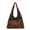 Bolsa de Ombro Única em Camurça com Estampa de Leopardo Casual Nova 2026 Retro de Nicho Bolsa de Axila Bolsa Tote Relaxada de Grande Capacidade