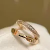 Versión de Gama Alta del Anillo Mobius Completo de Diamantes Gejia Anillo de Pareja Oro Rosa Lujo Accesible Moda Nicho Diseño de Anillo para Mujeres