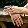 Anillo abierto de acero de titanio europeo y americano transfronterizo, oro de 18k, no se decolora, estilo vintage clásico, joyería de acero inoxidable incrustada con piedra de ojo de tigre
