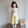 Conjunto de Dos Piezas con Estampado de Dibujos Animados para Niñas Verano 2026 Nuevo Mangas Cortas Pantalones de Pierna Ancha Conjunto Elegante para Niños de Preescolar y Primaria