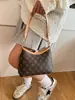 El Mini Bolso Hobo es Ligero y Tiene la Capacidad Justa para Salir. Es un Artefacto Imprescindible para la Venta al por Mayor Transfronteriza de Bolsos para Mujer. Bolso de mano para hombro cruzado