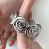 Pulsera Redonda con Apertura Espiral de Textura Metálica Moda Transfronteriza Europea y Americana Pulsera Sencilla Joyería de Lujo Ligero de Alta Gama para Mujeres