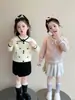 Cardigã de Malha para Meninas Outono 2026 Novo Estilo Casaco Suéter Infantil Estilo Coreano Laço Moda Versátil Blusa Tendência