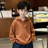 Conjunto de outono para meninos 2026 novo estilo, para idades 1-3, conjunto de três peças em jeans estilo coreano para bebês