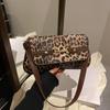 Bolsos de Estampado de Leopardo de Nicho para Mujer 2026 Nuevo de Moda Versátil Bolso de Hombro para Debajo del Brazo Estilo Chica Picante Bolso de Mano Pequeño Venta al por Mayor