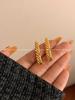 Otoño e Invierno nuevo hebilla de oreja rectangular elegante chapada en cobre dorado metálico pendientes de botón de espiga de trigo estilo Hong Kong de alta calidad con diamantes