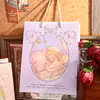 Señor. Bolsa de Regalo de Papel: Pueblo de Cuentos de Hadas Bolsa de Papel con Cordón de Alto Valor Creativo Empaque de Regalo para Recuerdos de Regreso a Clases