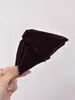 Pinza para el pelo de terciopelo triangular estilo japonés para otoño e invierno, nuevos arrivals, súper bonita, retro, versátil, pinza para coleta de pelo de alta gama