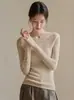 Elegante top de punto crochet hueco de manga larga de un hombro estilo francés para mujer, otoño, corte ajustado, capa base chic y hermosa