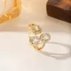 Anillo de Luz de Zirconia Incrustada en Oro Real Chapado en Cobre Transfronterizo Europeo y Americano Lujo Ligero Sensación de Alta Gama Anillo para el Dedo Joyería de Mano Versátil Fabricante Venta al por Mayor en Stock