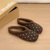 Chinelos de outono slip-on de bolinhas para mulheres, bico fechado, novo estilo coreano, preguiçoso, retrô, meio, 2026, sapatos mule, sola grossa