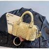 Bolsa Boston Cilíndrica com Studs de Diamante e Padrão Losango, Tendência Verão 2026 Nova Bolsa Vintage Versátil de Ombro e Transversal para Mulheres