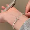 Pulsera Ola Azul 2024 Lujo Ligero Nuevo Tendencia de Alta Gama Diseño de Nicho Planeta Estudiante Mejor Amigo Versátil Mano