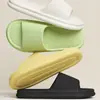 Pantuflas de pareja con sensación de "pisar excremento", nuevas pantuflas de verano para interior antideslizantes para hombres y mujeres
