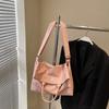 Bolsa Feminina Nova de Cruzamento de Fronteira para Primavera e Verão, Bolsa Tote Grande de Couro Retrô de Alto Padrão, Bolsa de Ombro Transversal Fashionável e Elegante