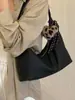Bolso Pequeño Retro de Color Sólido de Moda 2026 Otoño/Invierno Nuevo Bolso para Mujer Bolso Cruzado Casual Bolso de Hombro Único Suave