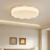 Luz de dormitorio principal en estilo crema, luz con forma de pastel, luz creativa nórdica acogedora y romántica para habitación, luz de techo moderna para estudio que protege los ojos