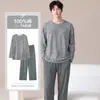 Pijama masculino para outono e inverno, tamanho grande, gola redonda, manga longa e calça, simples e casual, adequado para adolescentes, pode ser usado fora de casa como roupa de casa