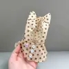 El Colgante de Hello Kitty Se Puede Usar para Vestir el Peluche Muñeco con Ropa, Conjunto de Falda y Impermeable de Puntos