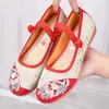 Sapatos de Pano Antigos de Pequim, Novos Sapatos Femininos Estilo Primavera, Sapatos Casuais de Solado Plano para Mães, Sapatos Bordados Estilo Étnico Hanfu para Mulheres