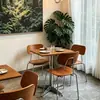 Conjunto de Mesa e Cadeiras Estilo Medieval com Tema Oceânico para Cafeteria, Loja de Chá de Leite e Sobremesas, Restaurante Coreano, Mesa Quadrada Pequena de Madeira Maciça para Uso Comercial