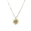 Collar de lujo con colgante de sol hueco dorado en espiral vintage minimalista europeo y americano con diseño fresco único de alta gama para la clavícula